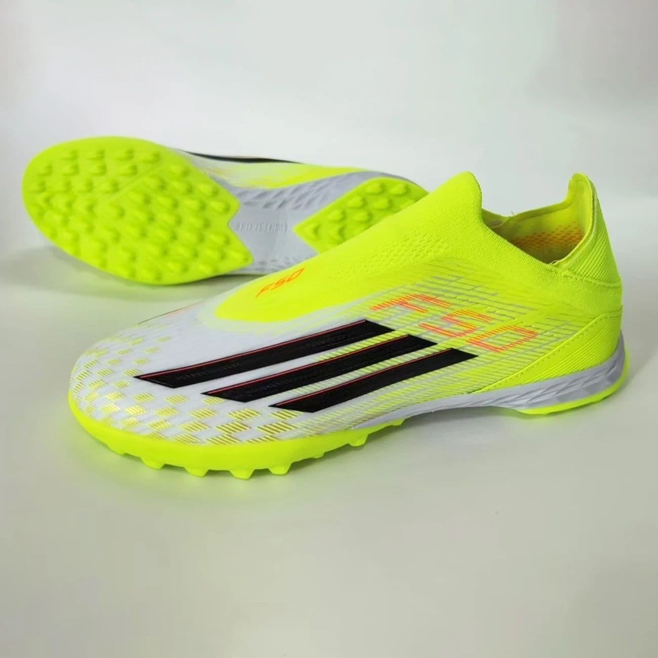 Chaussures de football F50+ haut de gamme à crampons, sans lacets, basses, avec coussin d'air et crampons longs FG, pour la compétition de haut niv
