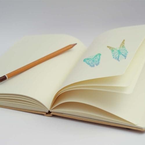 KGDUYC 45pcs Autocollants Papillon Holographiques- Autocollants Transparents Scrapbooking Imperméables Pet Autocollant Papillon Paillette Adhésifs Autocollant Résine pour DIY Décoration