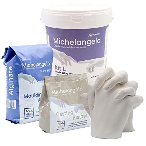 Michelangelo KIT L de moulage. Permet de créer une sculpture de 2 mains d'adultes ou 3 d'enfants en famille ou entre amis. Un pichet doseur de 1 litre et une spatule en plastique pour mélanger.