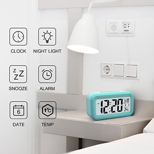 Larkumio Reveil Numerique Réveil Matin Lumineux LED Reveille Digital a Piles Silencieux Aalarm Clock de Voyage avec Gros Chiffres pour Enfant Fille Garcon Ado Adultes, Réveils avec Date Snooze, Bleu