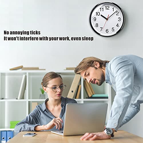 Plumeet Grande Horloge Murale, 25cm Horloge Murale Décorative de Qualité, Mécanisme Silencieux à Quartz, pour Maison/Cuisine/Bureau/École,Fonctionne sur Pile (Blanc)