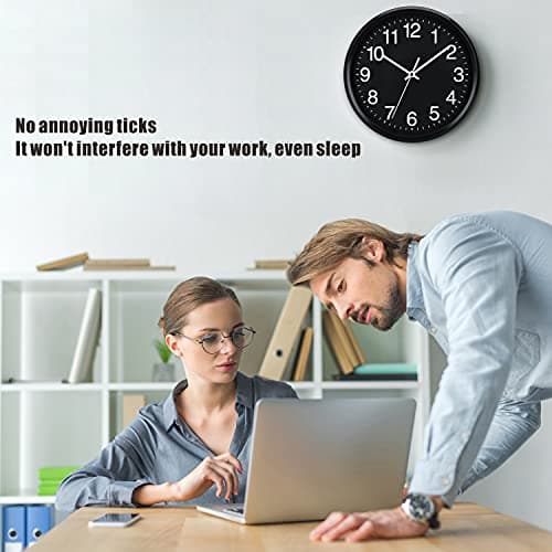 Plumeet Grande Horloge Murale, 25cm Horloge Murale Décorative de Qualité, Mécanisme Silencieux à Quartz, pour Maison/Cuisine/Bureau/École,Fonctionne sur Pile (Noir)