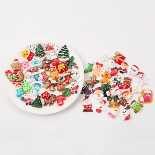 SUPVOX 50pcs Accessoires de Noël Miniatures Résine Cloches Chapeaux Noel Bonhomme de Neige Canne de Bonbon Artisanat Breloque Charmes Noël (Modèle Assorti)