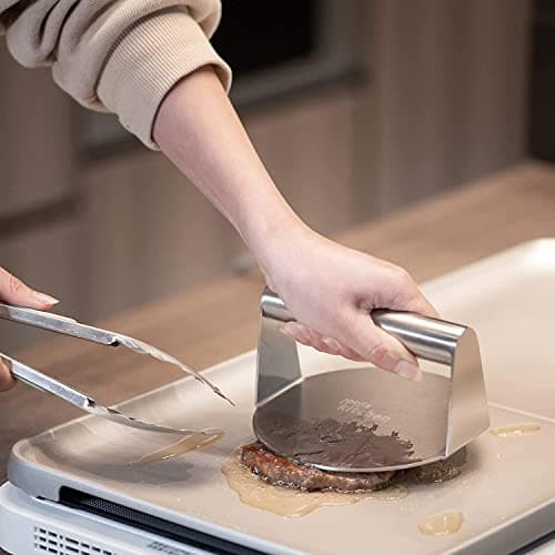 joeji's Kitchen Presse à Hamburger en Acier Inoxydable - 14 cm - Smash Burger pour Le Barbecue, pour des Steak haché cuit à la Perfection et des Burger Bien juteux...
