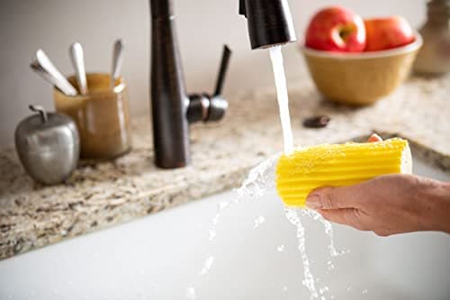 Scrub Daddy Damp Duster - Eponge Magique de Nettoyage Attrape Poussiere, Plumeau Lavable Depoussierant- Lingette Humide Antistatique Qui Piège la Poussière et se Rince Facilement - Jaune
