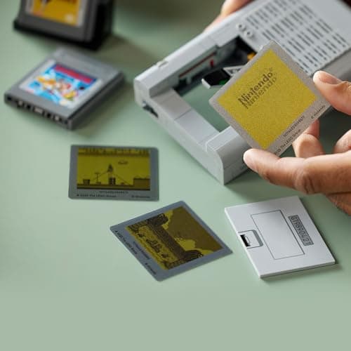 LEGO Super Mario Game Boy - Set de Construction pour Adulte - Maquette de Nintendo à Exposer avec 2 Cartouches Dont Zelda - Support Inclus - Idée de Cadeau Rétro pour Fans de Jeux Vidéo 72046