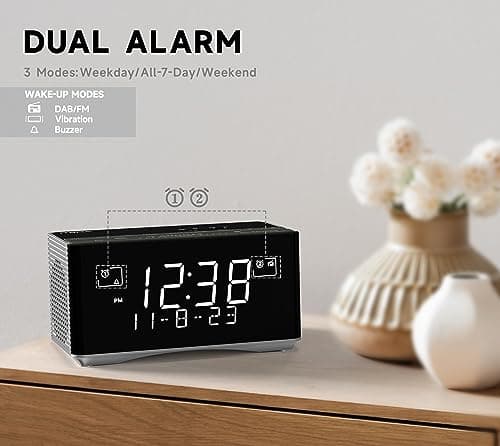 iTOMA Réveil Radio FM et Dab avec Port de Charge USB, Haut - Parleur stéréo Bluetooth, Prise Casque, Double Alarme, Snooze, écran LCD dimmable 3501