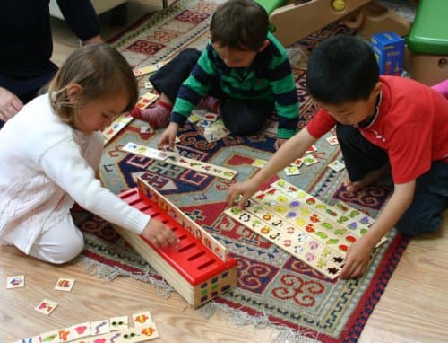 Toys of Wood Oxford Boîte de tri en Bois pour bébé - Jouets éducatifs Montessori - Jeu d'apprentissage pour Les Chiffres Les Formes. Coffret en Bois pour Le tri par catégorie - Jeu d'association.