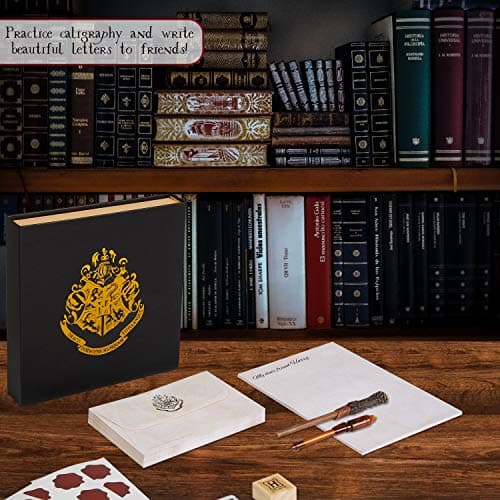 Harry Potter Coffret Papier À Lettre Poudlard, Ensemble Papeterie Complet Avec Stylo Calligraphie, Bloc Note, Enveloppes, Stickers Sceau, Tampon Enfant Et Stylo Magique Encre Invisible