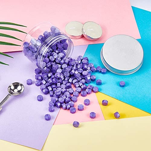 CRASPIRE 300 pièces de Perles de Cire à Cacheter Octogonales Bâtons avec 4 bougies à Thé et 2 pièces de Cuillère à Cire pour le Cachetage de Timbres de Cire (Violet Perle)