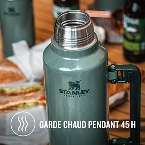 Stanley Classic Legendary Thermos 1.9L - Maintient la Température 45h (Chaud/Froid) - Bouteille Isotherme - Sans BPA - Gourde Isotherme en Acier Inoxydable - Gourde Inox - Hammertone Green