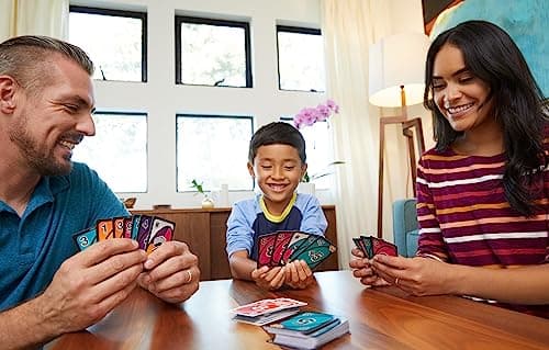 Mattel Games UNO Flip, Nouvelle Version Délirante Recto Verso, Jeu De Cartes pour Enfants Et Adultes, Jeu De Société pour Soirée en Famille, 2 À 10 Joueurs, Jouet pour Enfant de 7 Ans et Plus, GDR44