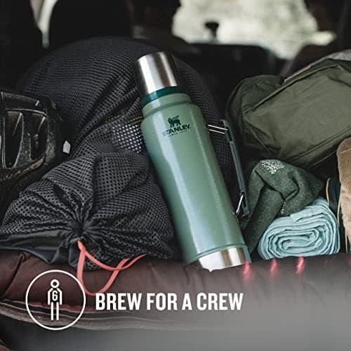 Stanley Classic Legendary Thermos 1.9L - Maintient la Température 45h (Chaud/Froid) - Bouteille Isotherme - Sans BPA - Gourde Isotherme en Acier Inoxydable - Gourde Inox - Hammertone Green